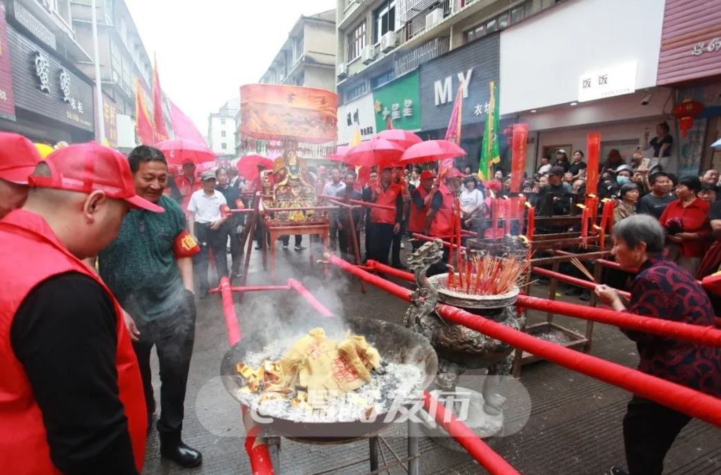大溪四月廿三廟會(huì)踩街，溫嶺版“游神”太火爆啦