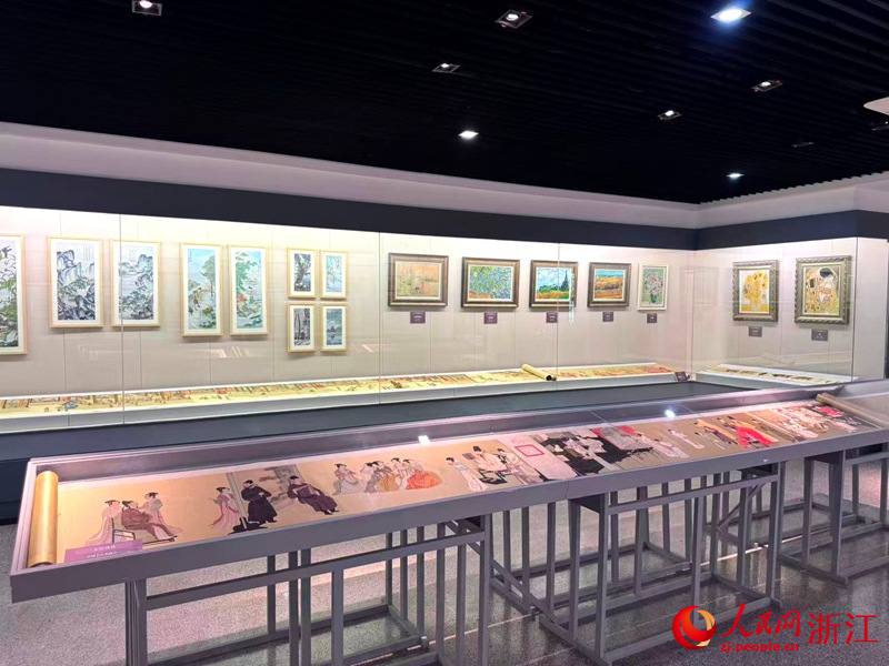 “再續(xù)前緣”都錦生與西湖綢傘創(chuàng)新特展現(xiàn)場。人民網 陳陸洵攝