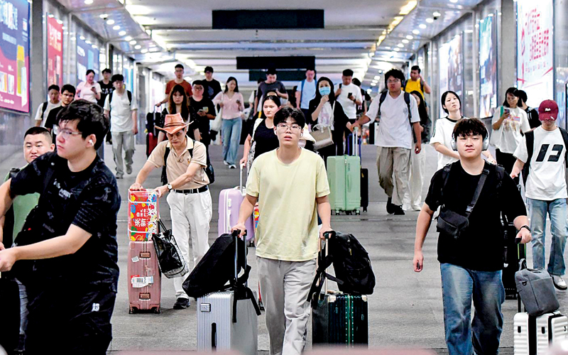 鐵路迎返校高峰
