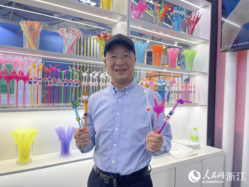 樓仲平“跳出一根吸管”，堅(jiān)定推進(jìn)“破界創(chuàng)新”的故事仍在繼續(xù)。人民網(wǎng)記者 王麗瑋攝