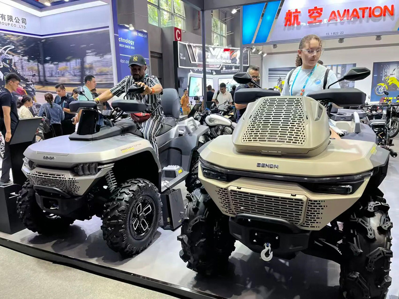廣交會上，余杭企業(yè)展出的全地形車吸引眾多海外客商。余杭區(qū)委宣傳部供圖