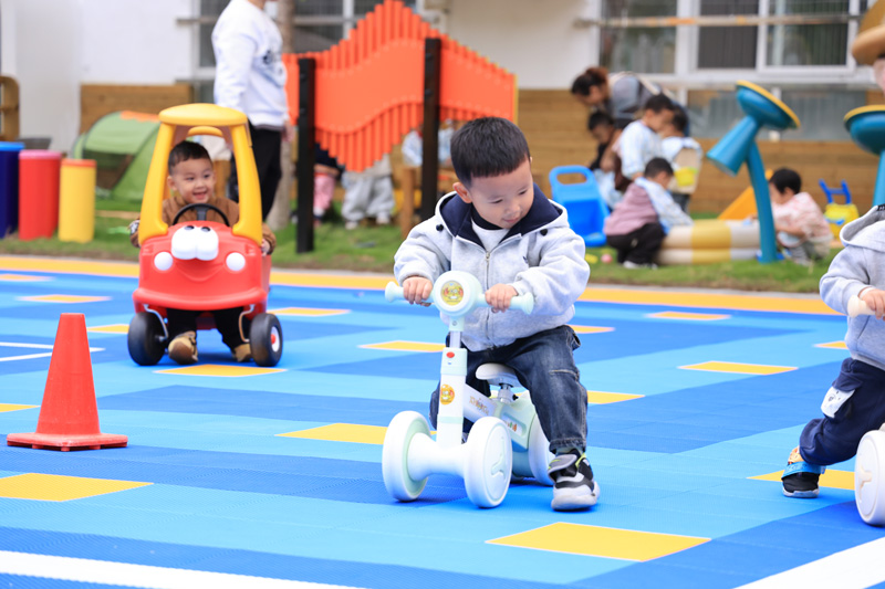 孩子們正在玩耍。景寧縣委宣傳部供圖