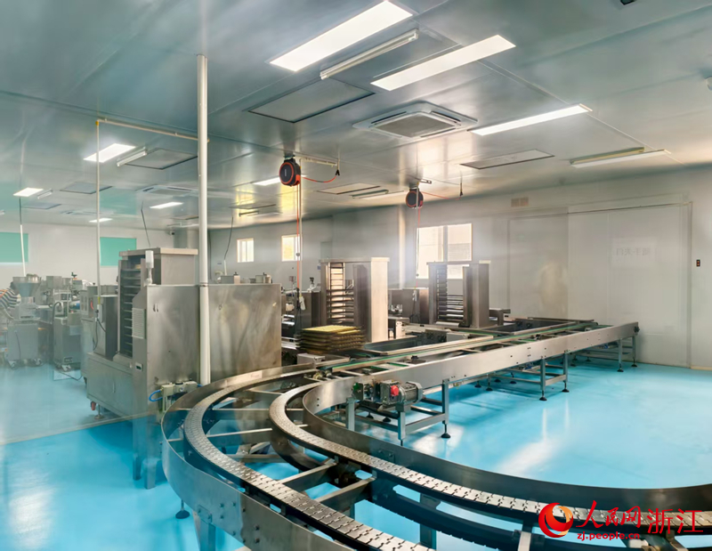 縉云首條燒餅全自動生產(chǎn)線。人民網(wǎng)記者 康夢琦攝