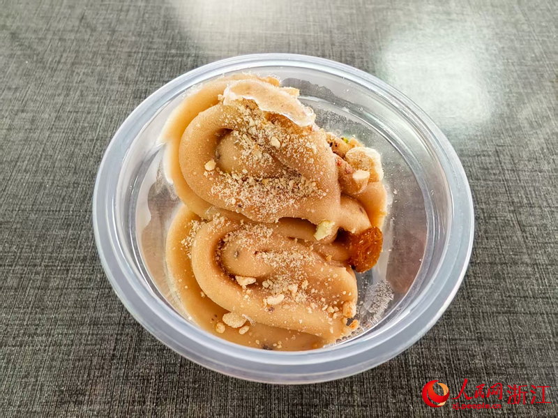 菜味居研發(fā)的菜干冰激凌。人民網(wǎng)記者 康夢琦攝
