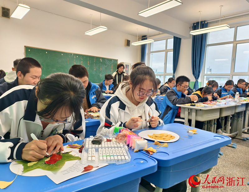 皋蘭一中為學(xué)生開設(shè)特色課程。人民網(wǎng)記者 康夢琦攝