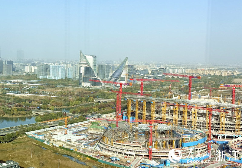 余杭國際體育中心的主體結(jié)構(gòu)已初具規(guī)模。人民網(wǎng)記者 方彭依夢(mèng)攝