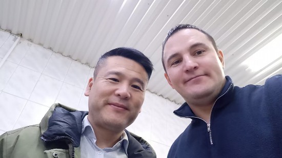 江維廳和杰克合影。樂清市融媒體中心供圖
