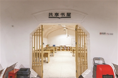 四牌樓納涼點(diǎn)的共享書屋。