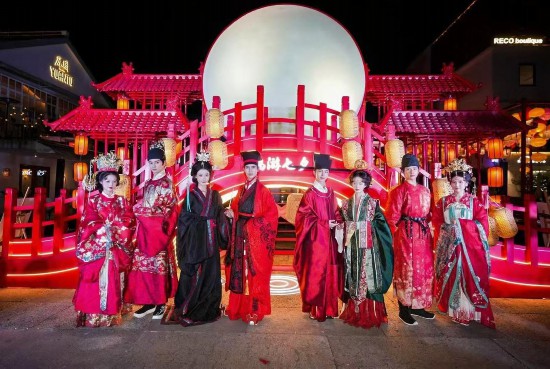 鵲橋亮燈。越城區(qū)塔山街道供圖